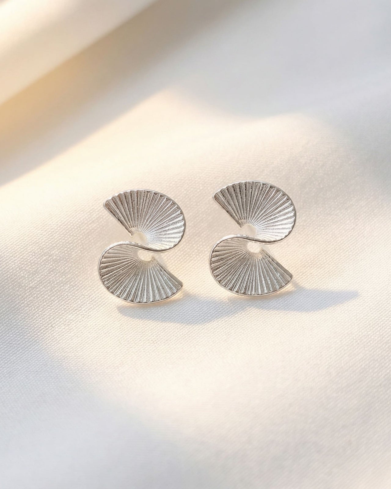 Pleats Earrings -Chasing