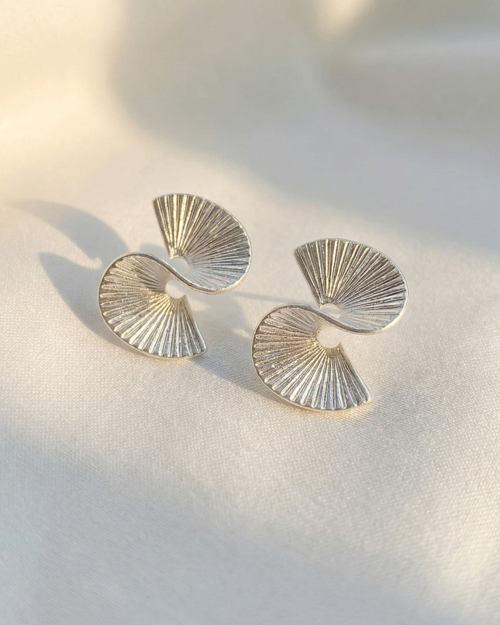 Pleats Earrings -Chasing