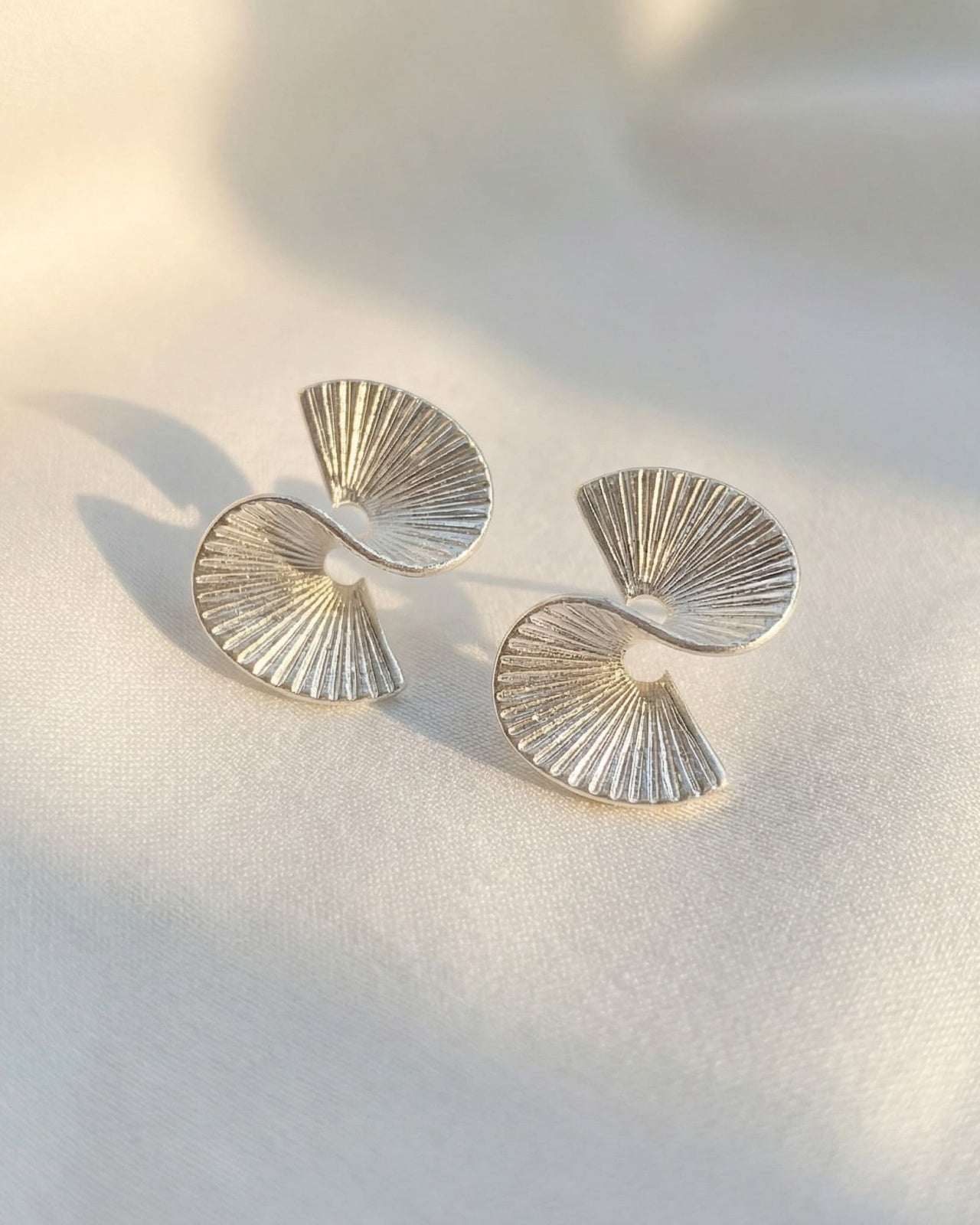 Pleats Earrings -Chasing
