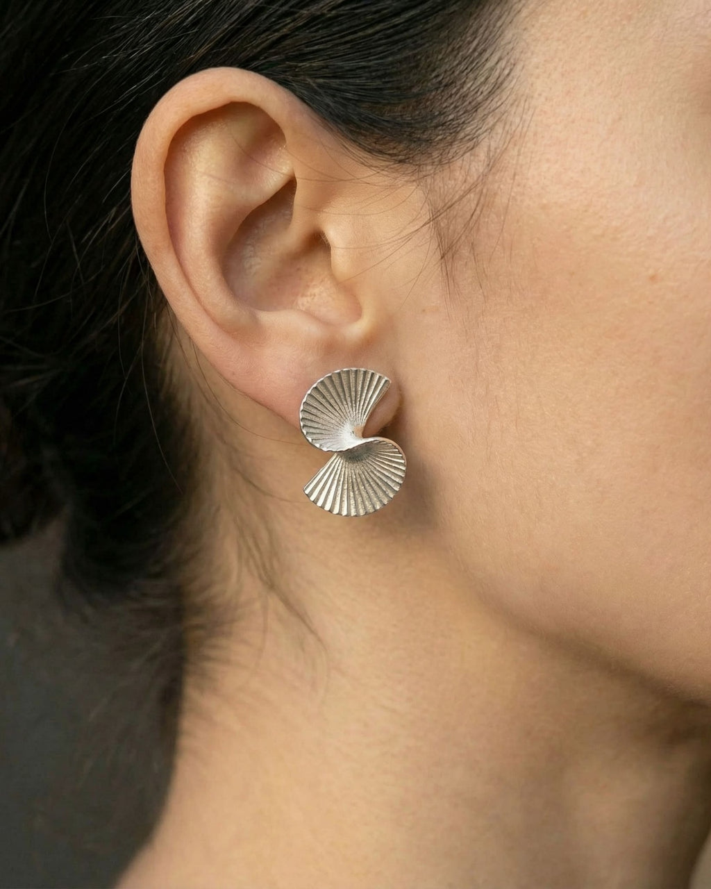 Pleats Earrings -Chasing